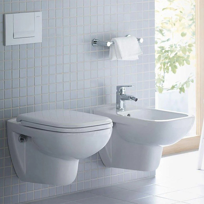 Фото Унитаз подвесной Duravit D-Code 45350900A1, с сиденьем с микролифтом, белый глянцевый