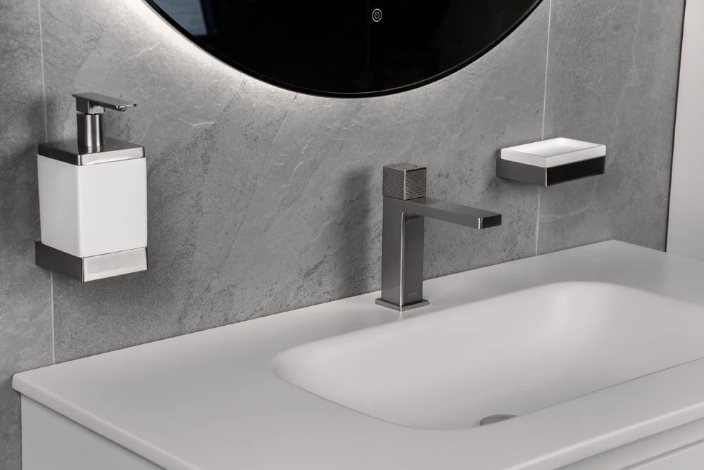 Фото Дозатор для жидкого мыла Boheme Qubic 10727-NB подвесной, брашированный никель