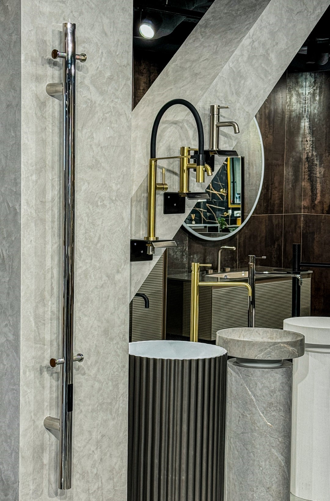 Фото Полотенцесушитель Boheme Uno 726-CR электрический, хром глянец  h150х12 см