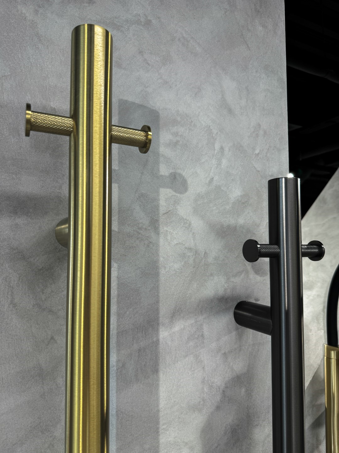 Фото Полотенцесушитель Boheme Uno 726-GM электрический, gun metal, графит матовый  h150х12 см