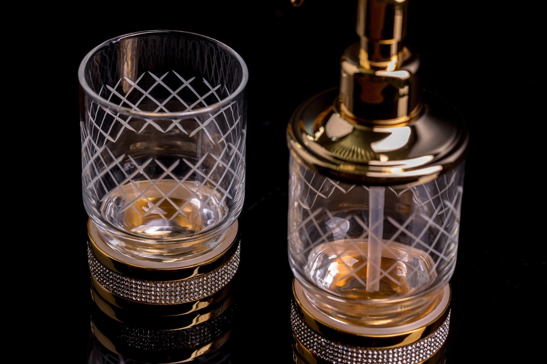 Фото Дозатор для жидкого мыла Boheme Royal Cristal 10929-ROYALE-CR-B настольный черный/хром, глянцевый хром