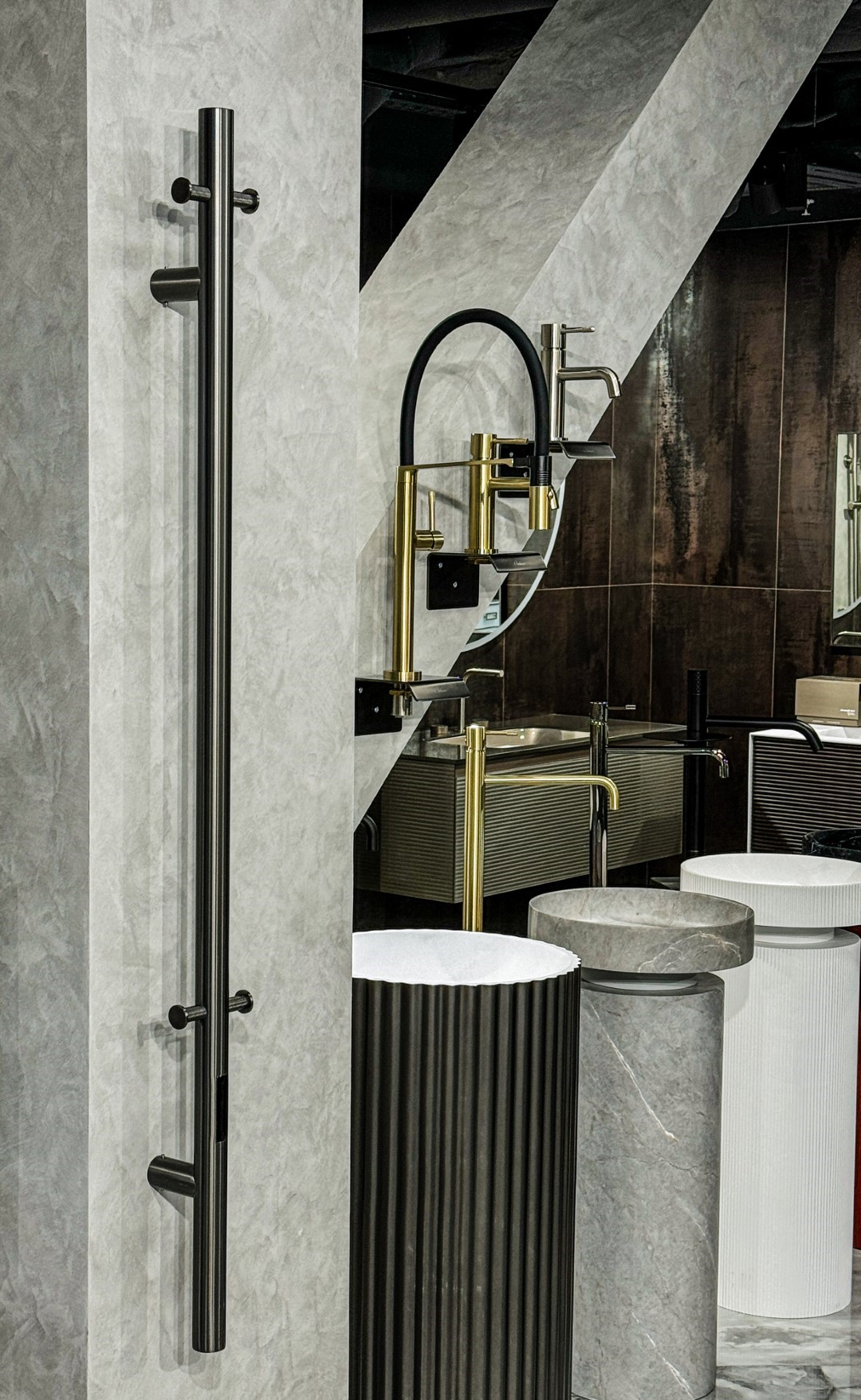 Фото Полотенцесушитель Boheme Uno 726-GM электрический, gun metal, графит матовый  h150х12 см