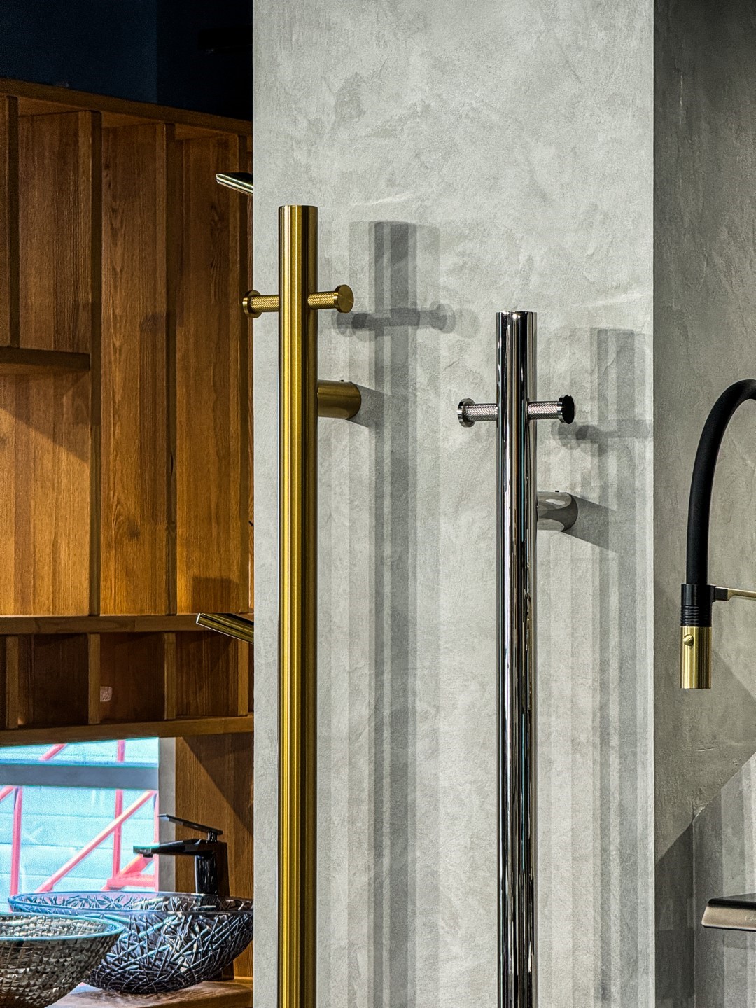 Фото Полотенцесушитель Boheme Uno 726-CR электрический, хром глянец  h150х12 см