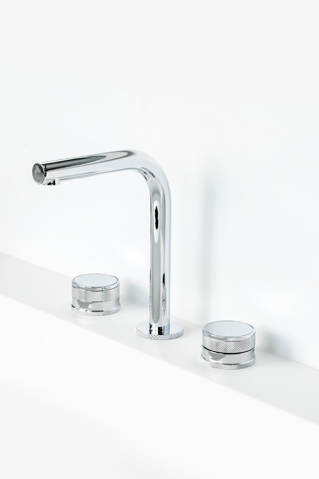 Фото Смеситель для раковины Boheme Prestige 152-CR-PR хром