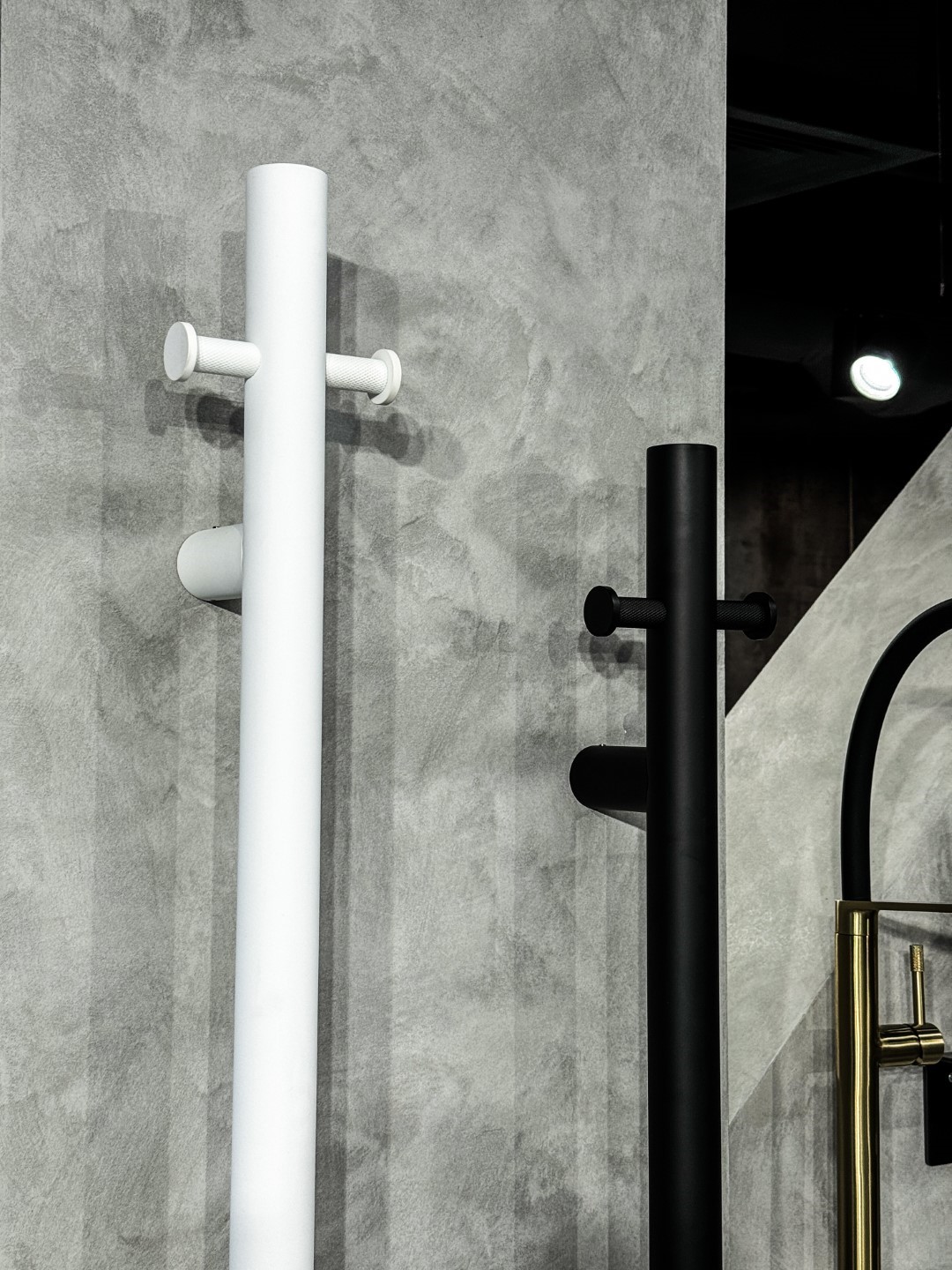 Фото Полотенцесушитель Boheme Uno 726-MW электрический, белый матовый  h150х12 см