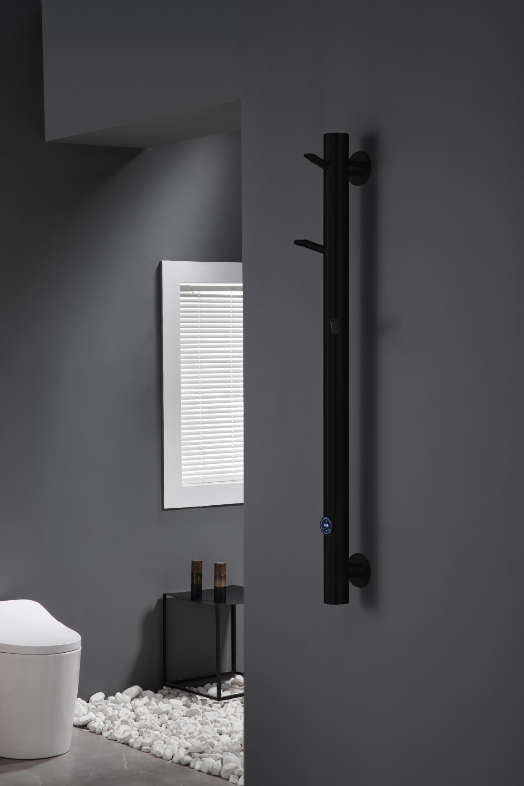 Фото Полотенцесушитель Boheme OAK 724-B электрический, черный матовый  h150х20 см