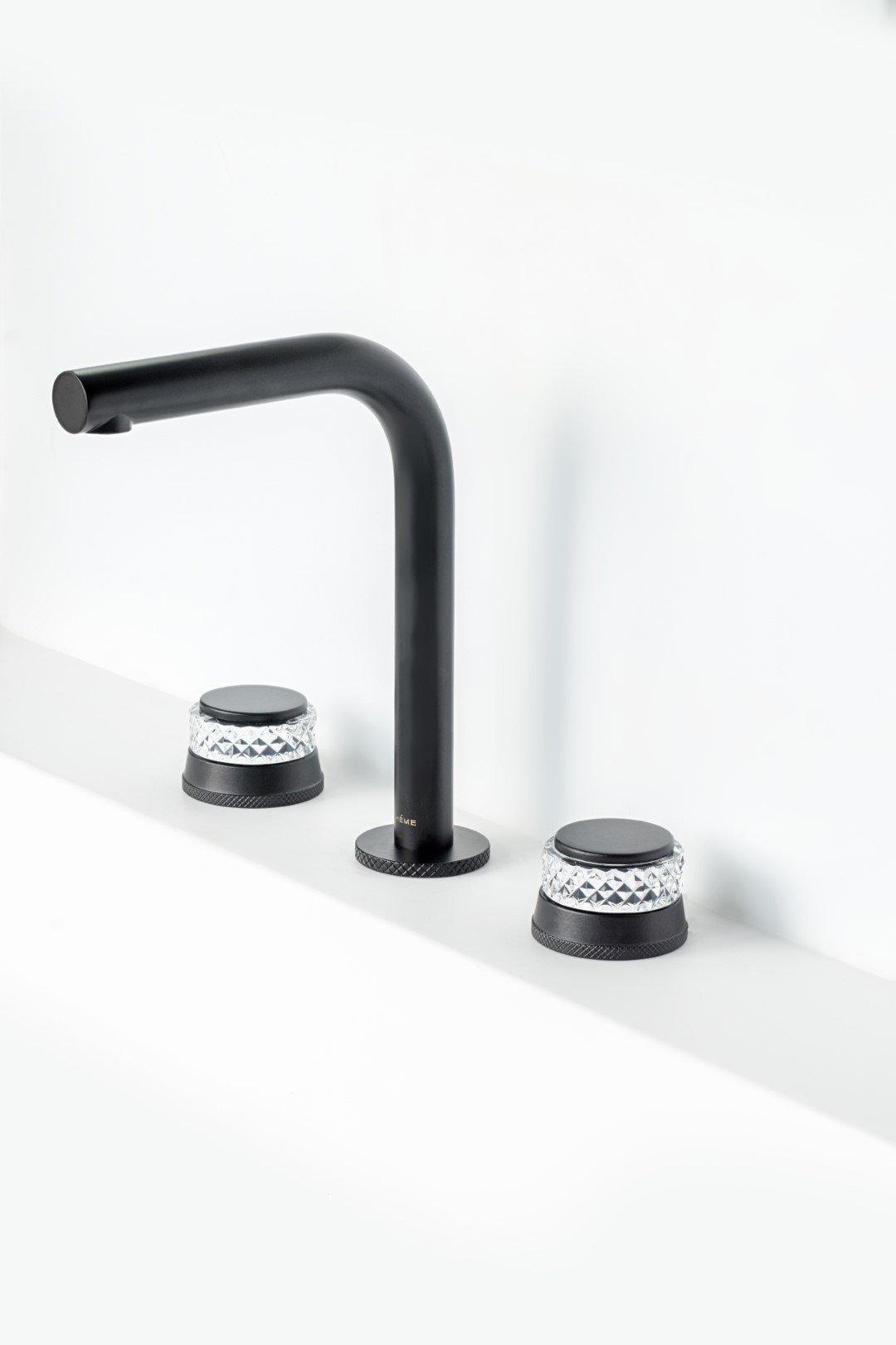 Фото Смеситель для раковины Boheme Aura 152-B-A черный