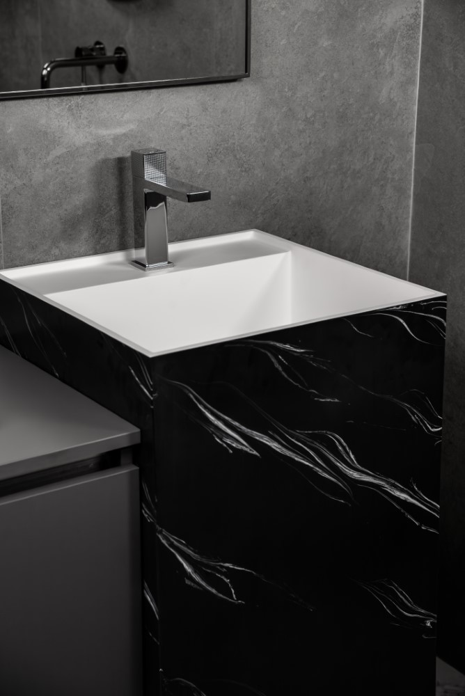 Фото Раковина Boheme Cube 802-NM напольная квадратная 48×48×85 см, Nero Marquina (белый / черный с мраморным рисунком)