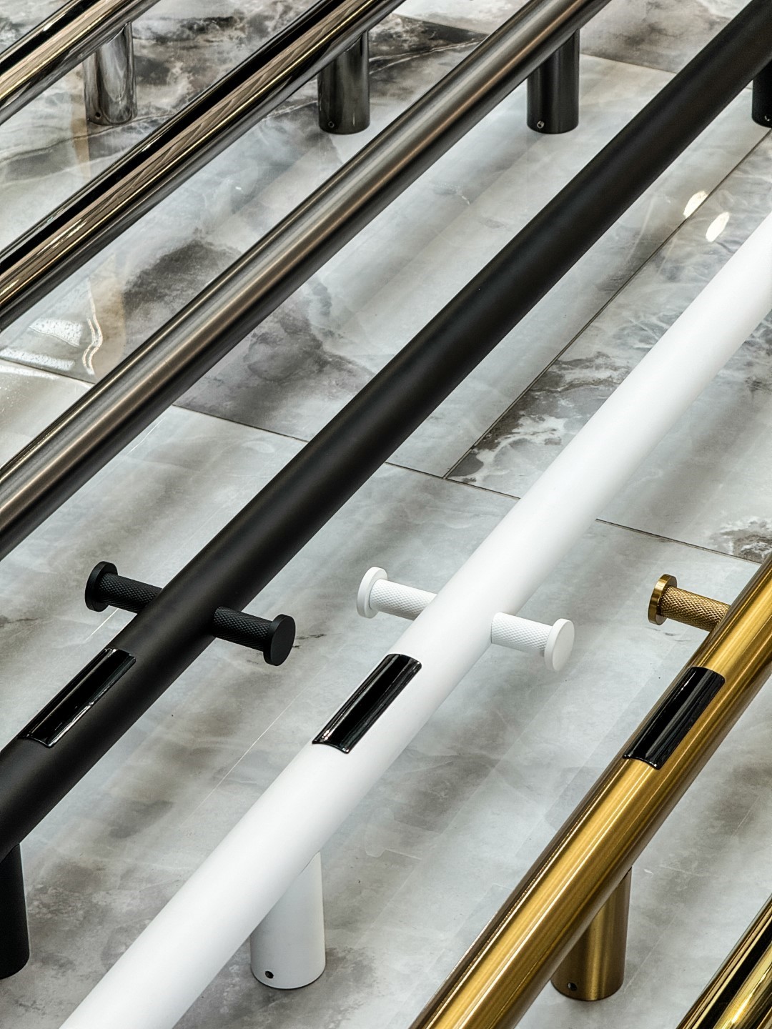 Фото Полотенцесушитель Boheme Uno 726-MW электрический, белый матовый  h150х12 см