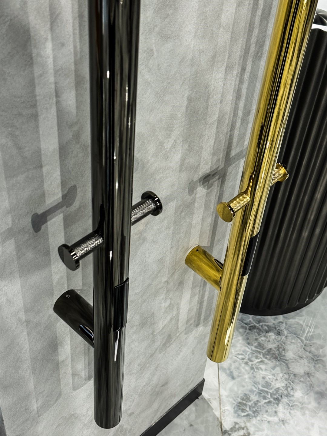 Фото Полотенцесушитель Boheme Uno 726-G электрический, золото глянец  h150х12 см