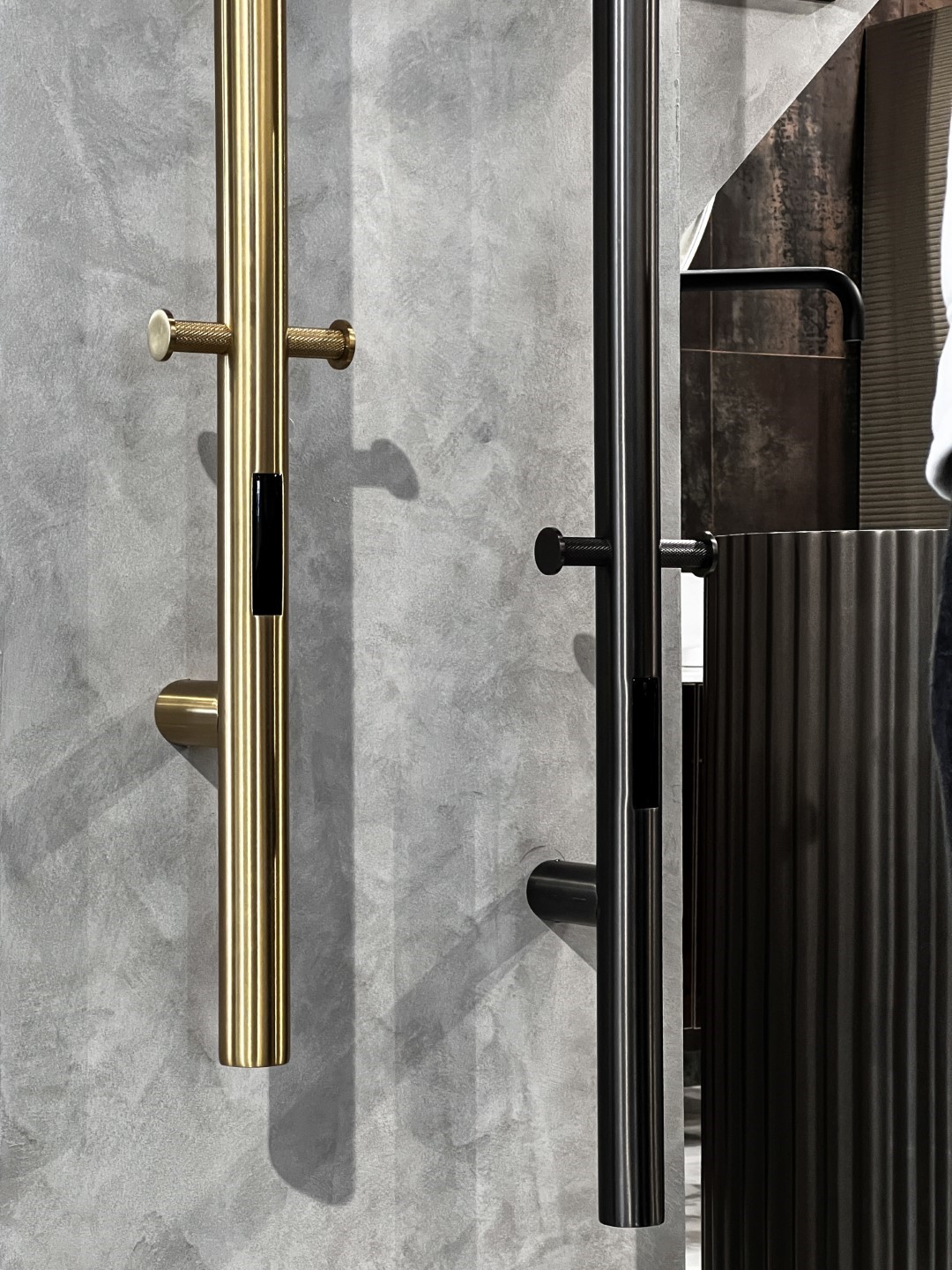 Фото Полотенцесушитель Boheme Uno 726-GM электрический, gun metal, графит матовый  h150х12 см