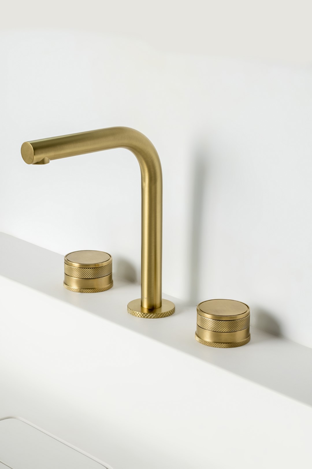 Фото Смеситель для раковины Boheme Prestige 152-MG-PR золото матовое