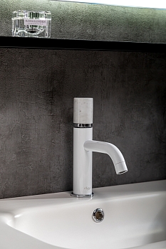 Фото Смеситель для раковины Boheme Stick 121-W-MR-WHITE белый глянец